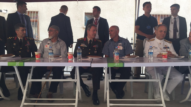 Orgeneral Akar, şehit ailesini ziyaret etti