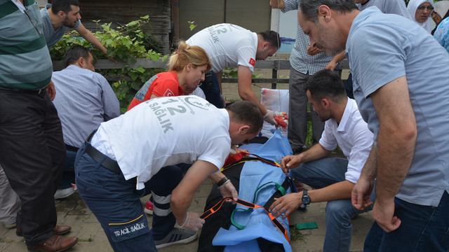 Otomobil park halindeki araca çarptı: 6 yaralı