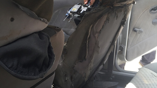 Otomobilde bırakılan cep telefon patladı