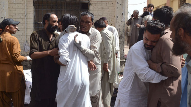 Pakistanda hastaneye intihar saldırısı: En az 75 ölü