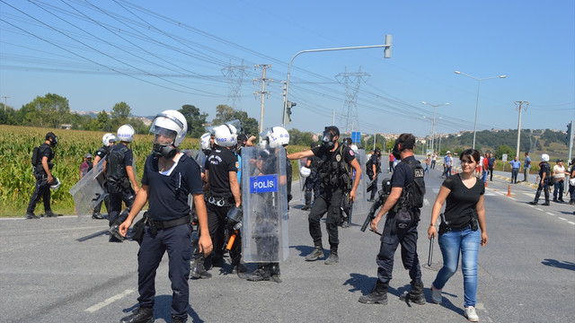 Sakarya'da kaçak bina yıkımı sırasında arbede