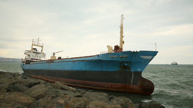 Samsun'daki karaya oturan kuru yük gemisi