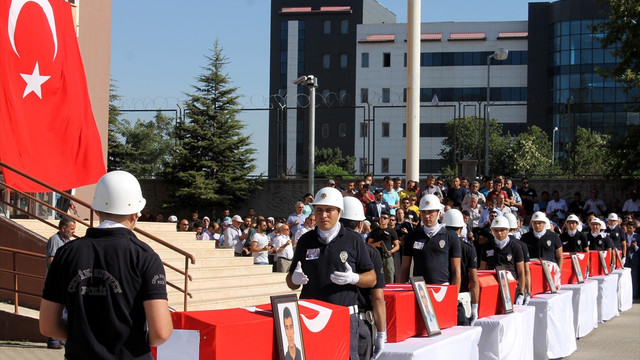 Şehitlerimizi uğurluyoruz