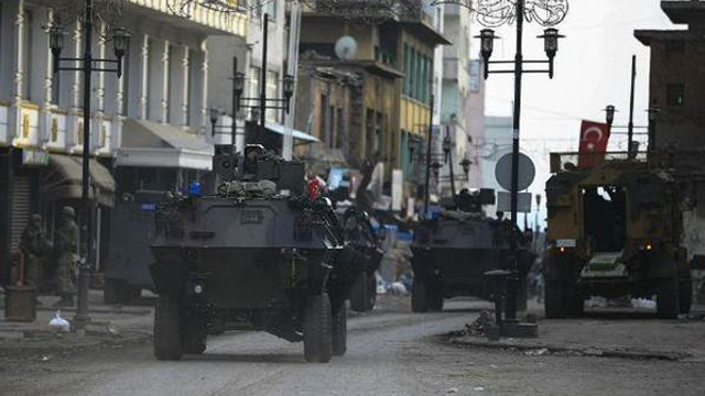 Sur’daki bazı sokaklarda 9 ay sonra sokağa çıkma yasağı kaldırıldı