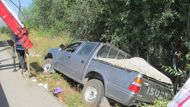 Tokat'ta kamyonet ile otomobil çarpıştı: 3 yaralı
