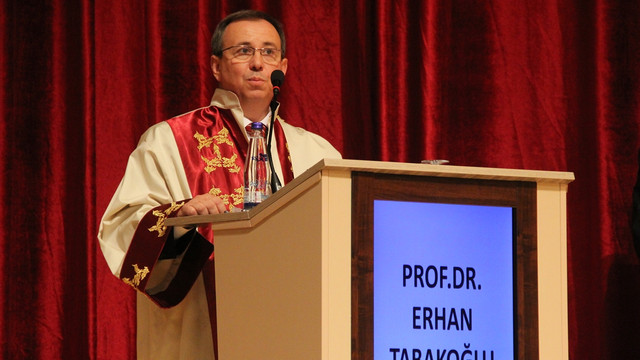 TÜ'de rektörlük devir teslim töreni