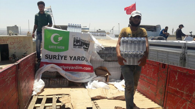 Türkiye'deki yardım kuruluşlarından Halep'e su yardımı