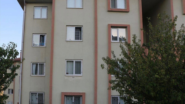 Üçünkü kattan düşen çocuk öldü
