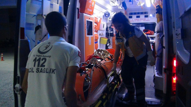 Yaralı dağcı askeri helikopterle kurtarıldı