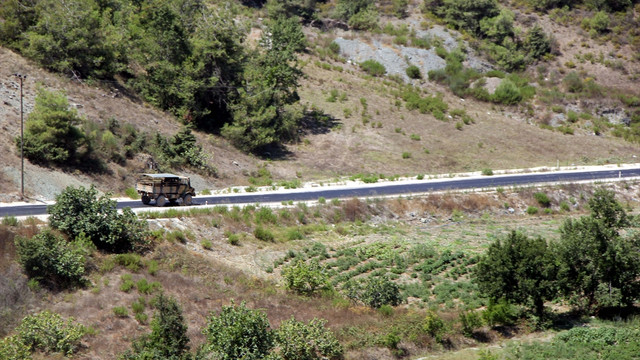 Yayladağı'na 17 mühimmat düştü