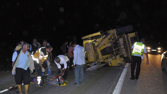 Yozgat'ta yolcu otobüsüyle biçerdöver çarpıştı: 5 yaralı