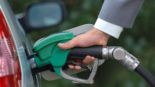 Benzine 9 kuruşluk zam yapıldı