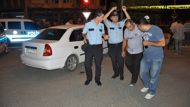 Zırhlı askeri araç otomobille çarpıştı: 3 asker yaralı