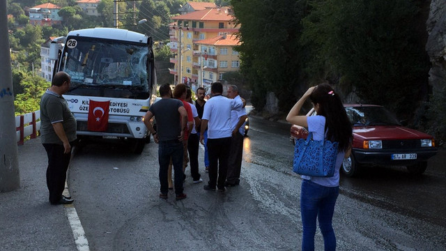 Zonguldak'ta tır halk otobüsüne çarptı: 10 yaralı