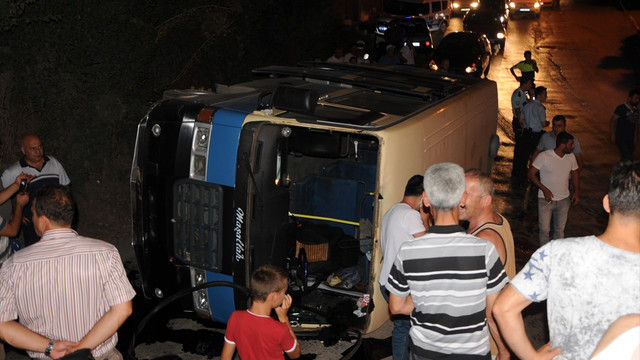 Zonguldak’ta yolcu minibüsü devrildi: 4 yaralı