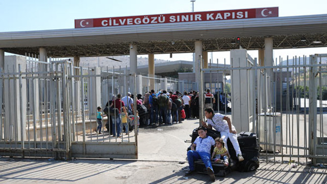 Suriyeli mülteciler bayramda ülkelerine dönmek için sınıra akın etti