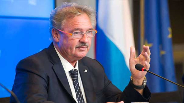 Asselborn Türkiye için vize serbestisi tarihi verdi