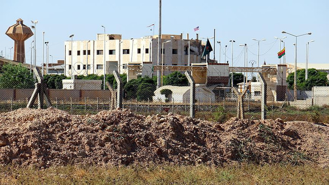 PYD karargahına asılan ABD bayraklarından 3ü indirildi