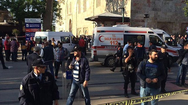 Canlı bomba alarmı yapılan Gaziantep Ulu Camide geniş çaplı güvenlik önlemleri alındı