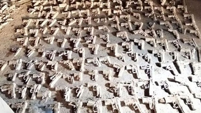 Toprağa gömülü halde 250 adet tabanca Üsküdarda bulundu