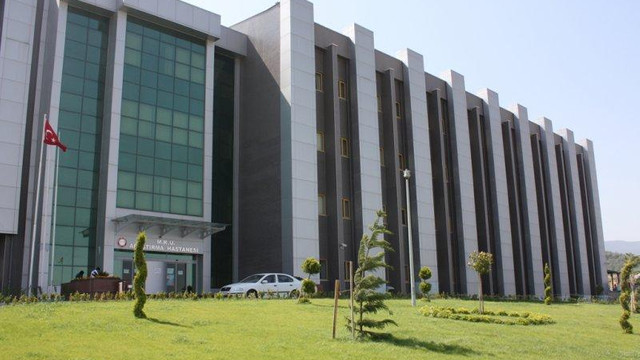 Hatayda acemi askerlerin bulunduğu 100 asker zehirlenerek hastaneye kaldırıldı