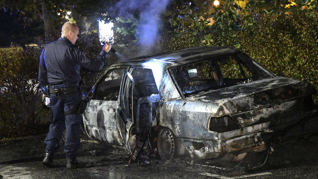 İsveçte 3 günde 30 araç kundaklandı