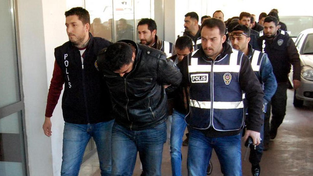 15 öğretmen ile 2 gazete dağıtıcısı Sakaryada gözaltına alındı