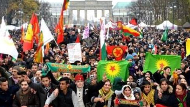 Avrupa’dan bir skandal daha! Abdullah Öcalan posterli terör kongresi
