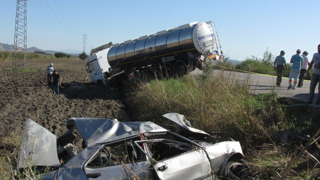 Adana'da otomobil ile tanker çarpıştı: 1 ölü 1 yaralı