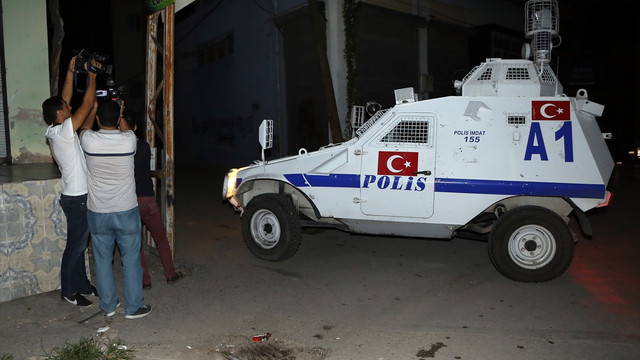 Adana'da polise ses bombalı saldırı