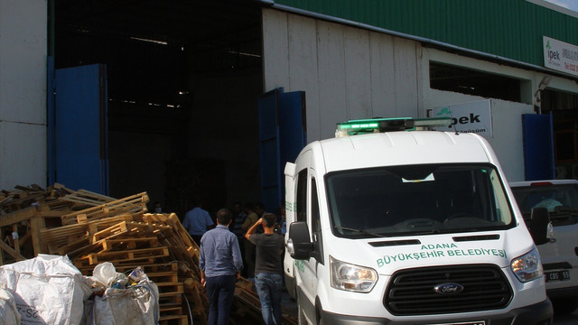 Adana'da pres makinesine düşen işçi öldü