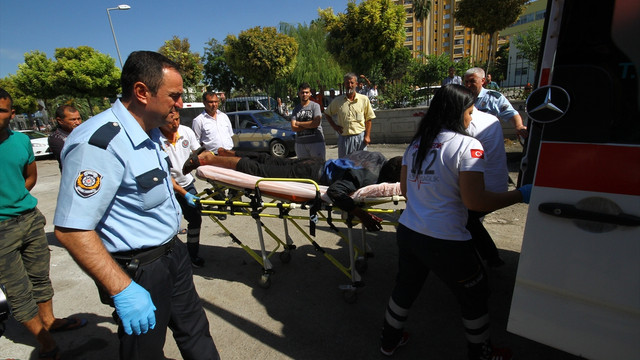 Adana'da Suriyeli genç kesici aletle yaralanmış halde bulundu