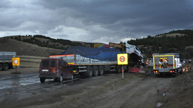Afyonkarahisar'da trafik kazası: 3 ölü, 5 yaralı