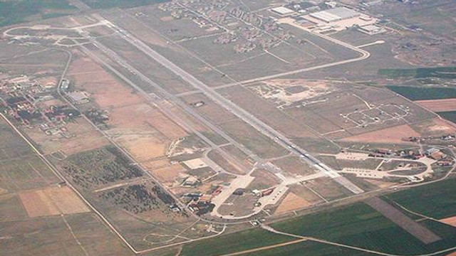 Darbeci askerler malzemelerini tarlada bırakıp kaçtı