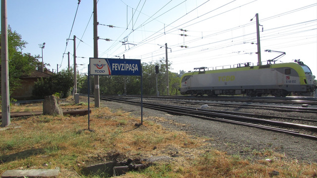 Askeri birliklerin şehir dışına taşınmasına devam ediliyor