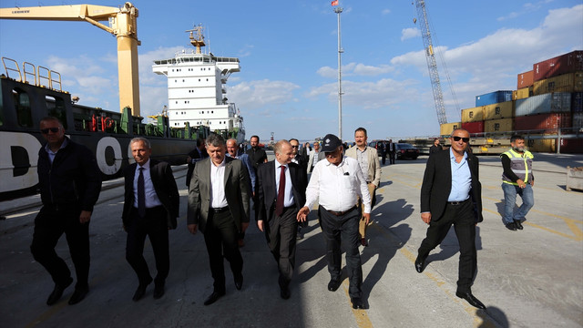 Asyaport Limanı'ndaki dev vinçlere ruhsat verildi