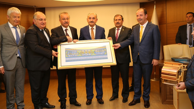 Bakan'la randevularına kamyoncular yüzünden geç kaldılar