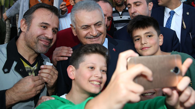 Başbakan Yıldırım'dan gelin ile damada sürpriz