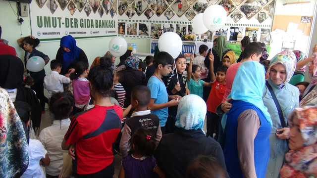 Batman'da 460 yetim öğrenciye kırtasiye yardımı