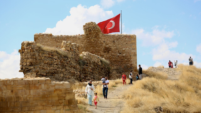 Bayburt Kalesi'ne ziyaretçi ilgisi