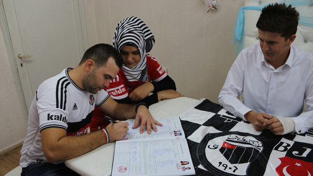 Beşiktaş sevgisini nikah masasına taşıdılar