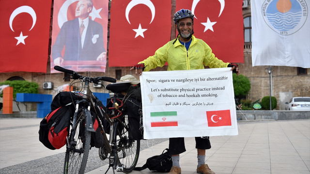 Bisikletiyle gezdiği Türkiye'yi ülkesinde tanıtıyor