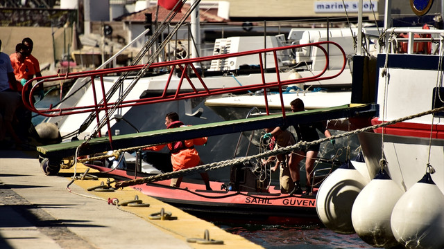 Bodrum'da lastik bot battı