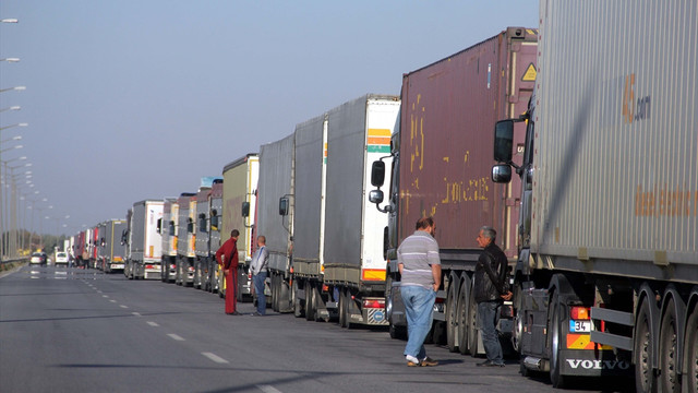 Bulgaristan'daki operasyon Kapıkule'de kuyruğa neden oldu