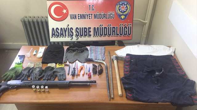 Çaldıkları araçları yakmışlar