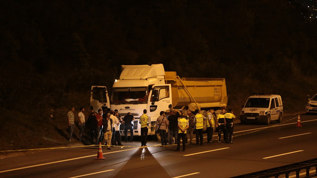 Çalıntı tır TEM otoyolunun kapanmasına neden oldu