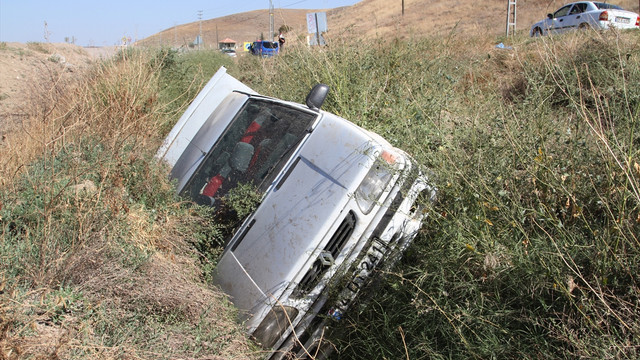 Çankırı'da otomobil sulama kanalına devrildi: 7 yaralı