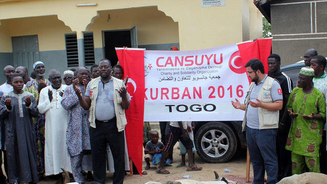 Cansuyu Derneğinden Togo'ya kurban yardımı