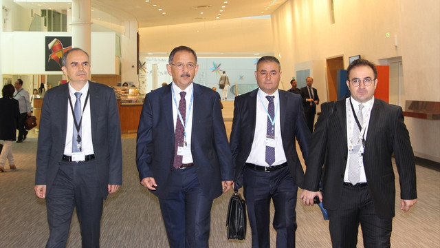 Çevre ve Şehircilik Bakanı Özhaseki Paris'te