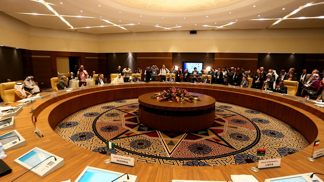 Cezayir'de OPEC gayriresmi toplantısı başladı